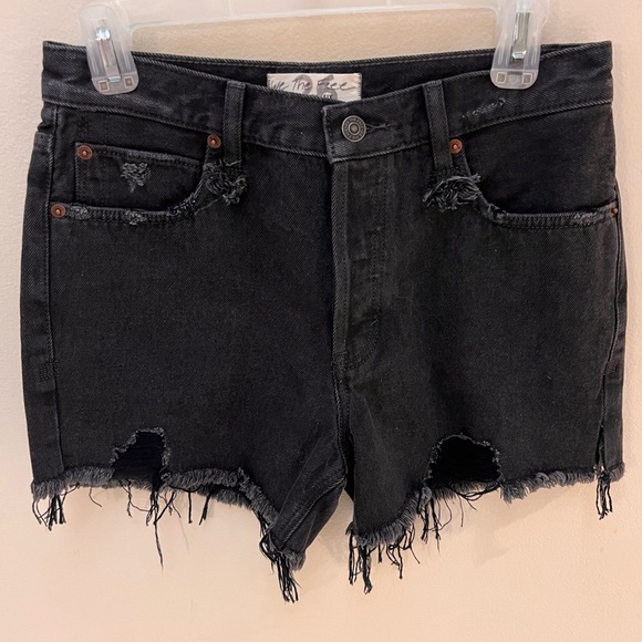 Free People Makai Cutoff Short in Washed Black Size 26 NWOT - Picture 4 of 8